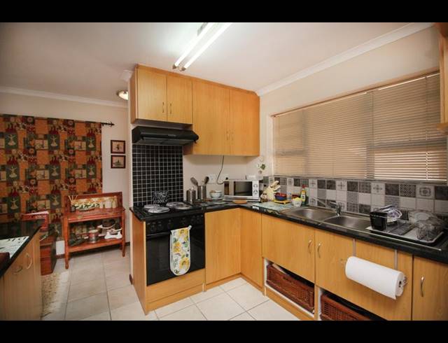 3 BEDROOM TOWNHOUSE FOR SALE IN HERSHAM